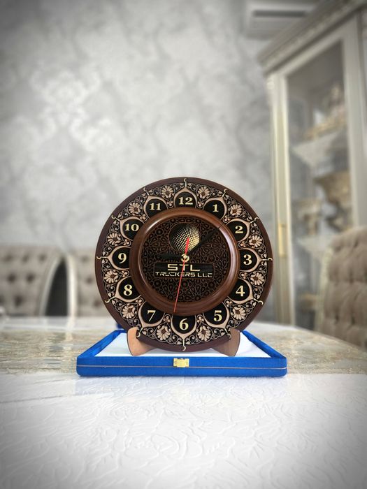 Suvenir Soat lagan Yong'oq daraxtidan yasalgan 80% qo'l mehnati