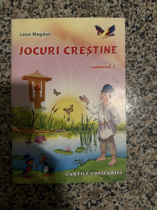 Lot 2 cu cartile din imagini , aproape noi