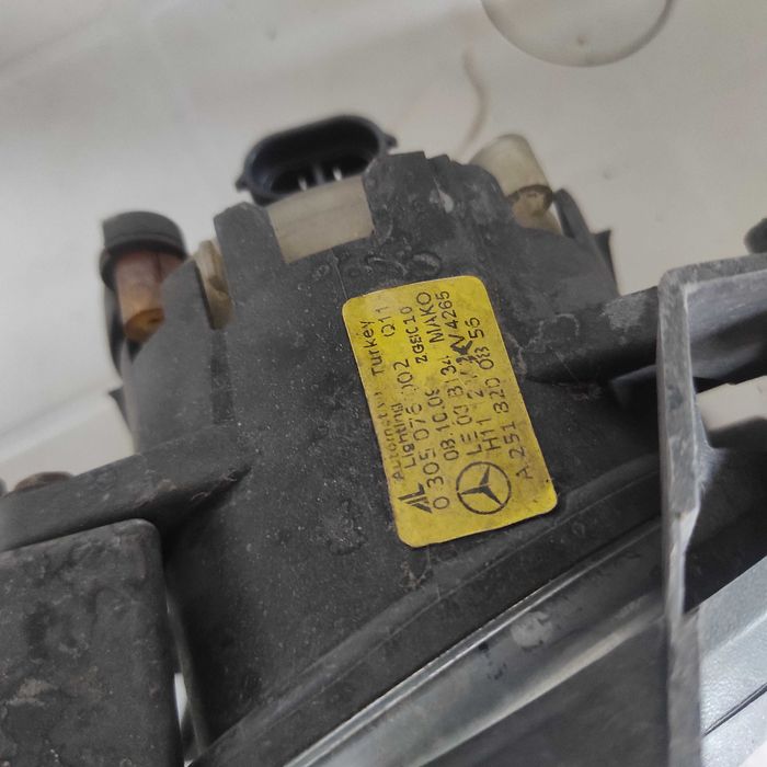 Халогени и декоративни пластмаси за W204