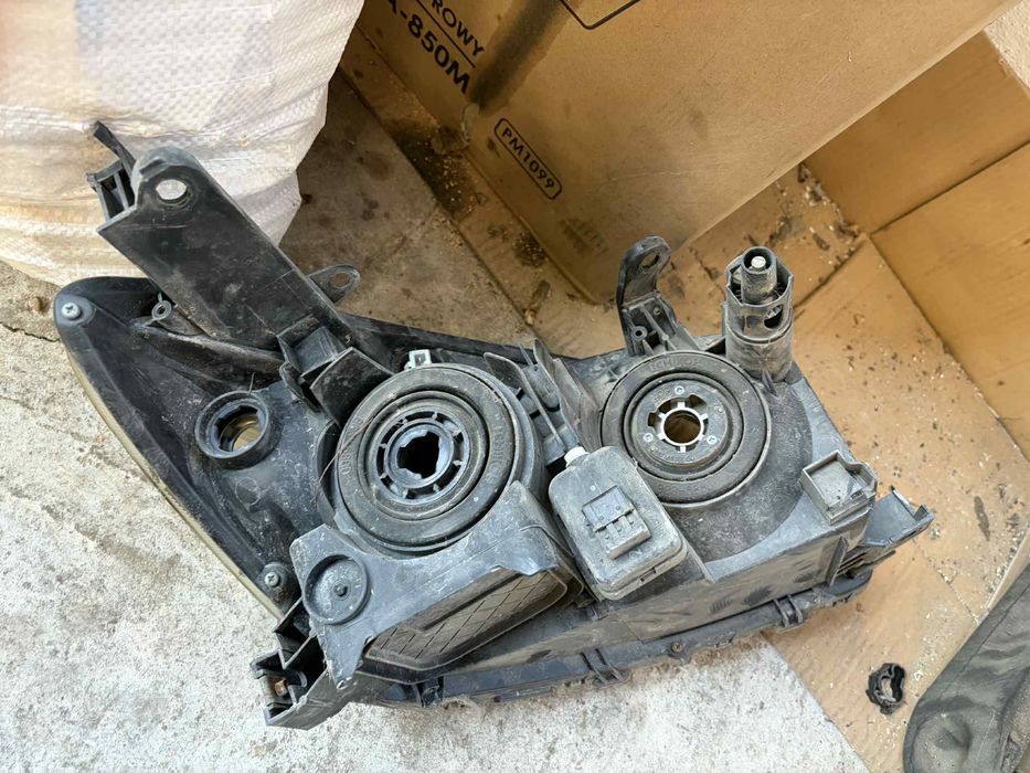 Десен фар за Тойота Рав 4