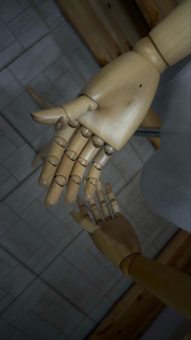 Манекен с руками