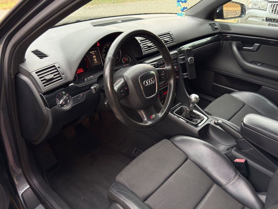 Audi A4 Avant 2.0TDI S-Line quattro manual
