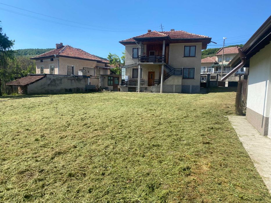 Озеленяване и поддръжка.