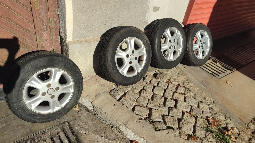 Джанти за Пежо/Ситроен със зимни гуми 175/70/14 DOT 23