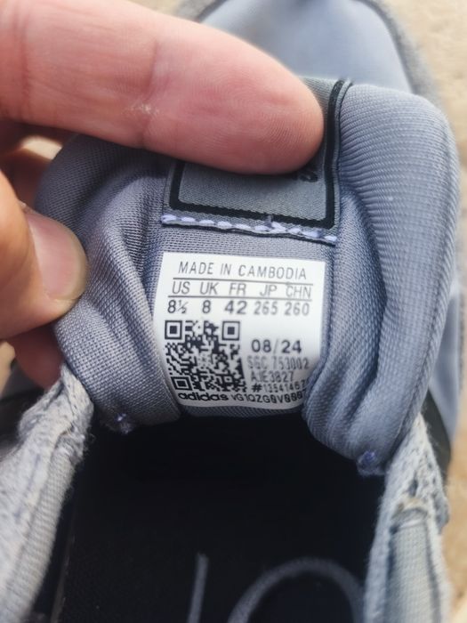 Маратонки Adidas 42