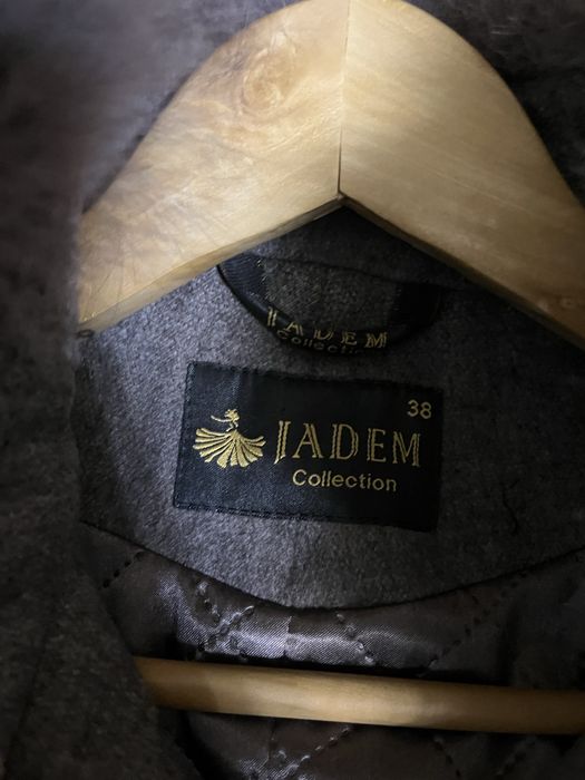 Продам пальто на девочку