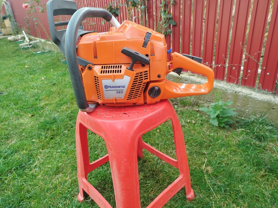 Vând drujbă Husqvarna