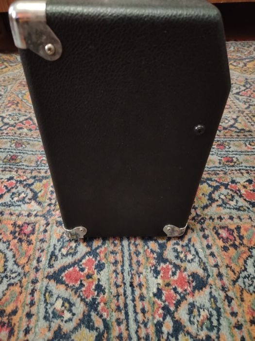 Продам комбоуселитель Fender Champion 20