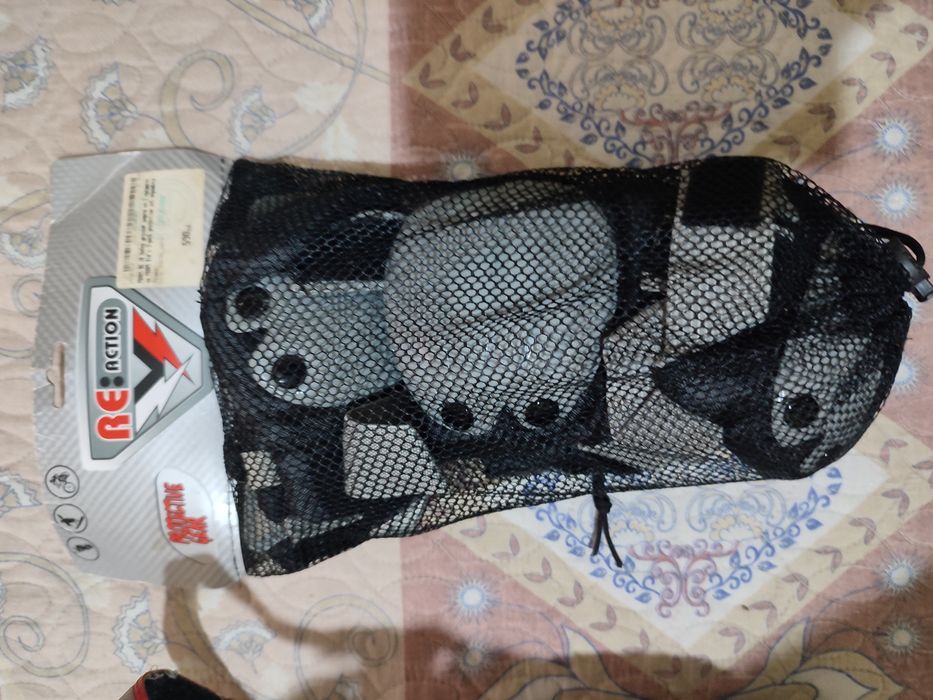 Ролики размер регулируется от 35-37 размеры