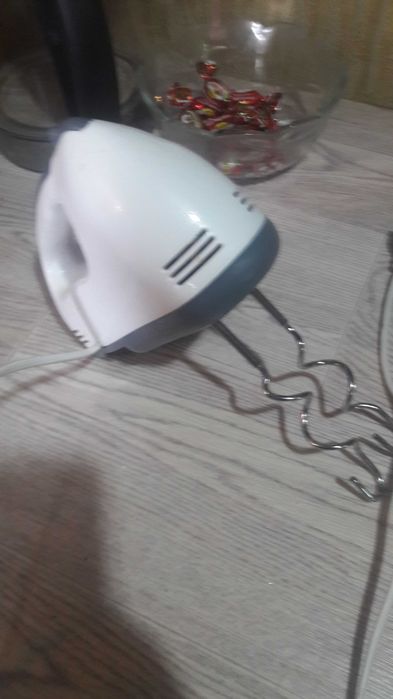 Продам ручной миксер