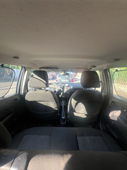 Ford Fiesta cu 2 randuri de roti
