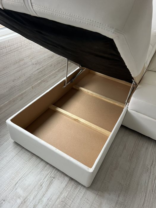 Бял Кожен Ъглов Диван