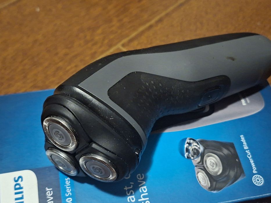 Aparat de bărbierit Philips 1000 Series  3 capete rotative  shaver