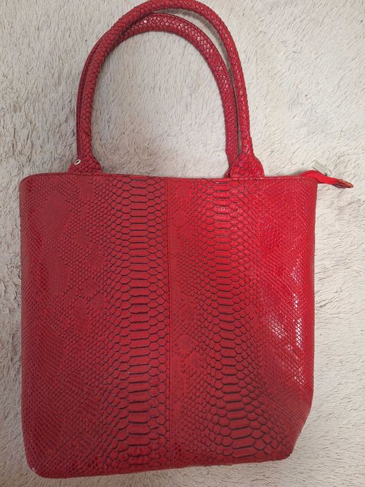 Актуална червена чанта