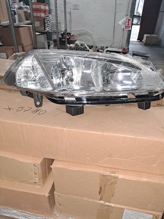 Set faruri megane 2 noi, 450 ron.n