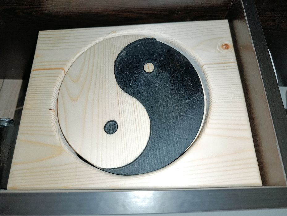 Ръчно изработено пано „Ин и Ян“ – Баланс за вашия дом