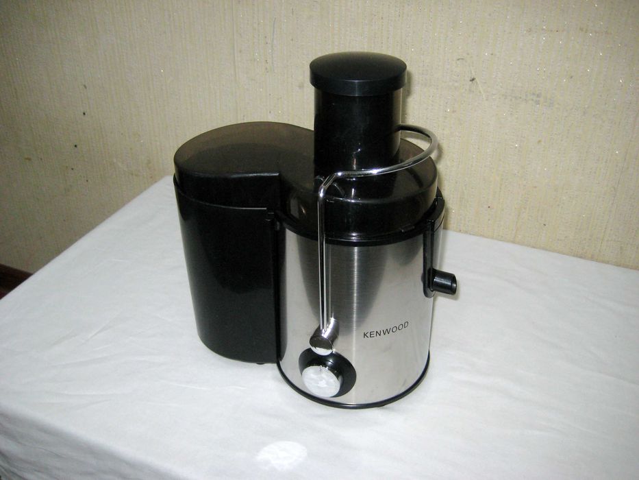 Соковыжималка KENWOOD оригинал идеальном рабочим состоянии!
