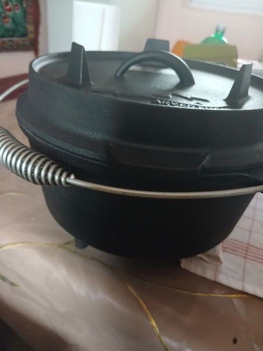 Vând ceaun din fontă (tuci) de 3,6 litri, adus din Germania,