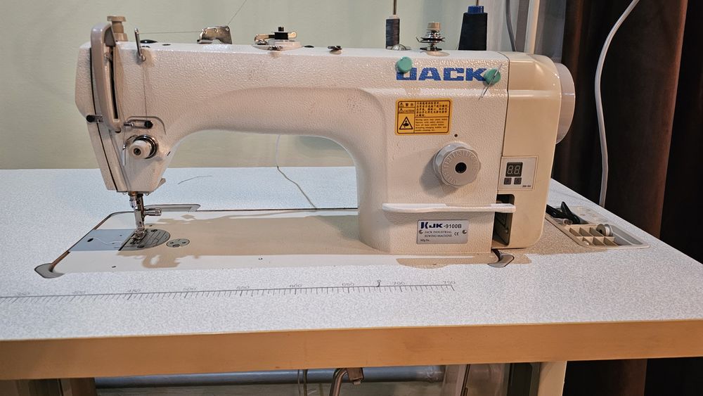 Продам швейную машинку Jack