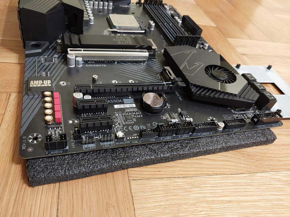 AMD Ryzen 5 5600X + Gigabyte B550 Aorus Elite