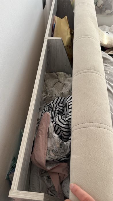 Pat tapitat modern cu lada depozitare