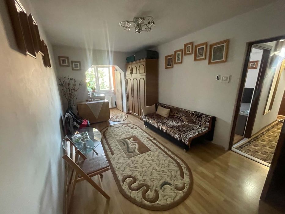 Vând apartament cu 2 camere decomandat