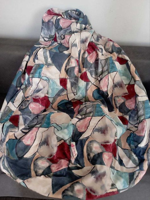 Продам бескаркасное кресло-мешок.