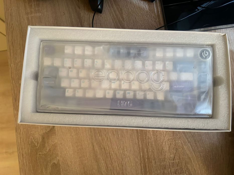 Продаю Клавиатуру LeoBogHI75