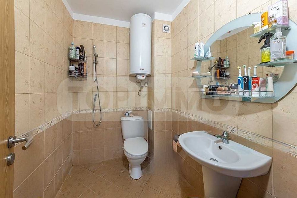 Двустаен апартамент в затворен комплекс в квартал Галата