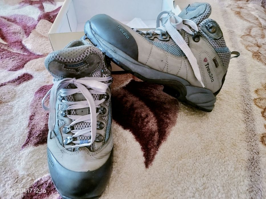 Кросовки теплые женские