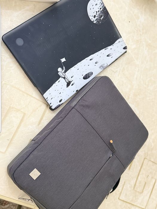 Macbook M3 pro 94%.  Silver