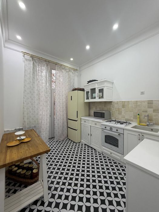 Аския Высокопотолочка 3х-комнатная квартира