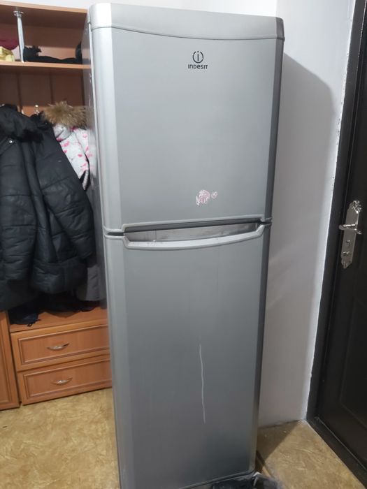 Холодильник (Indesit)
