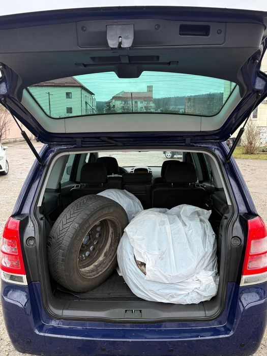 Vand Opel Zafira 1.6Benzina 7 locuri 2011 Euro 5