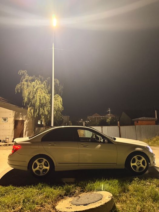 В продаже Mersedes Benz c-шка