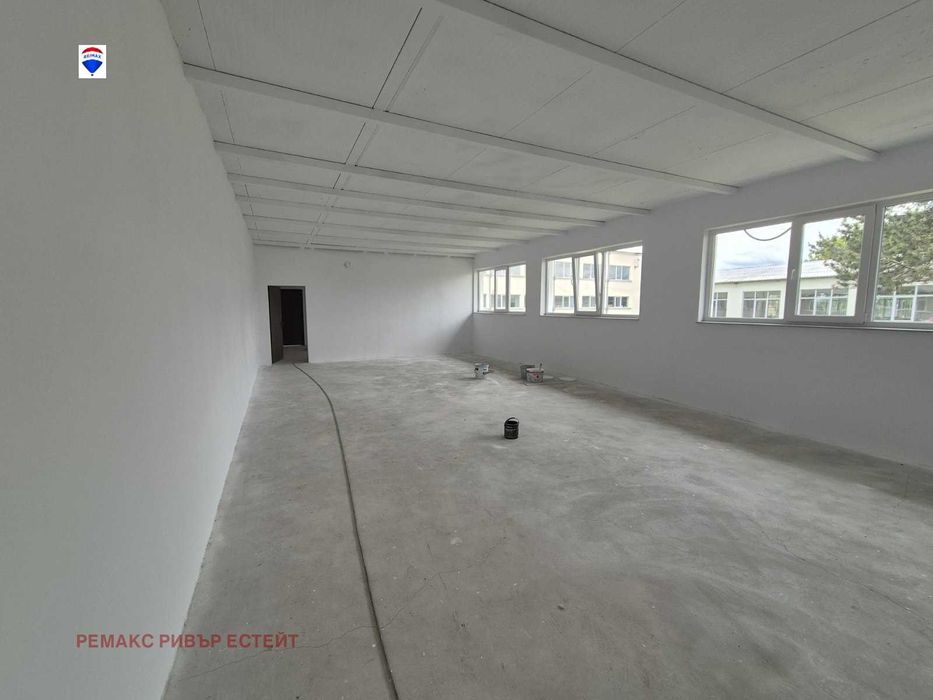 Дава се под наем Промишлена сграда в с. Смирненски, Област Русе - 365 кв.м за 1000 € - Снимка #1