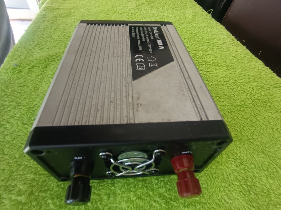 Invertor 12-230 v 300 w