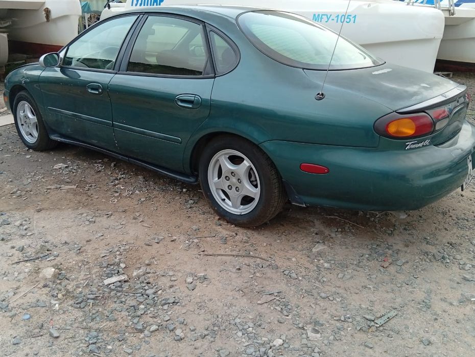 Продаётся авто Ford Taurus .