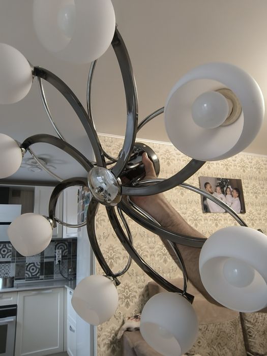 Продам Люстру в Гостиную