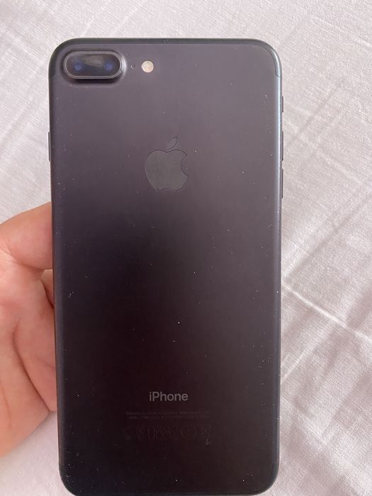 iPhone 7 plus черен+ подарък кълъвка!!!