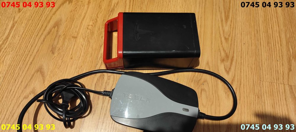 Radio Flyer RFL60 14.4V 8.8A Baterie Tesla incarcator nu stiu starea