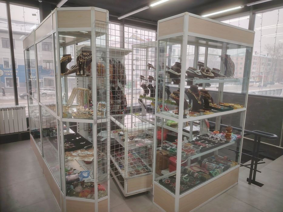 Витрины стеклянные