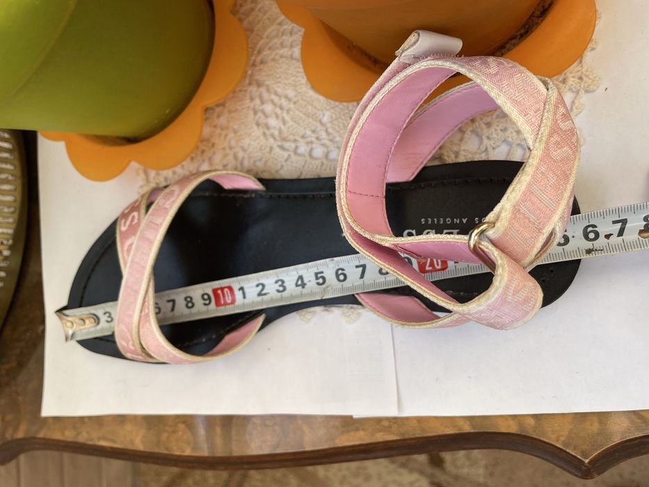 GUESS ориг. сандали от Англия