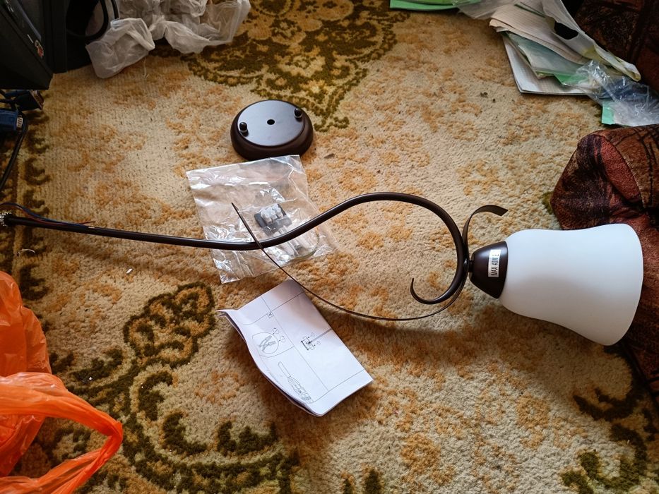 Продам люстру длинную