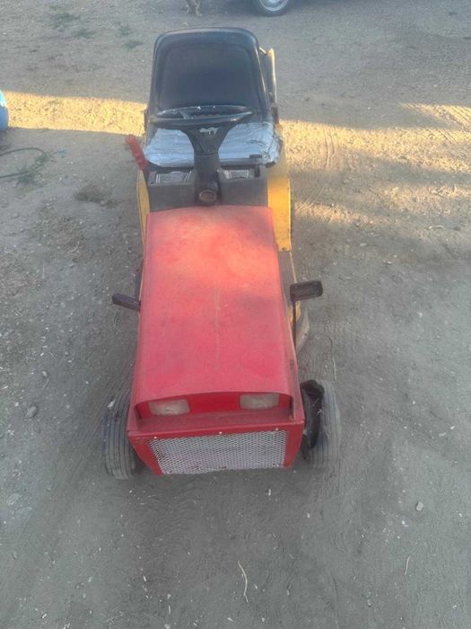 Tractor cu cositoare