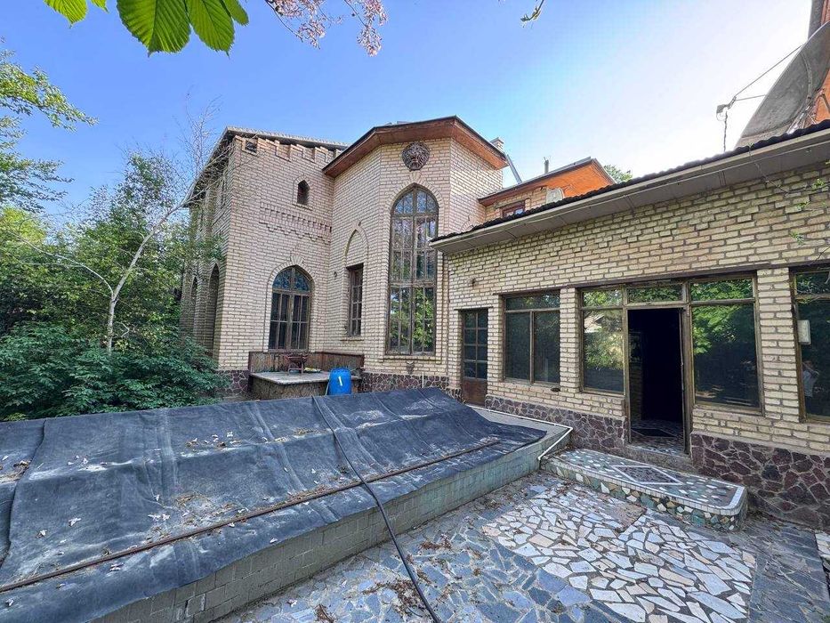 Продаётся дача в виде Замка 18 соток Кибрайский район пос.Май=