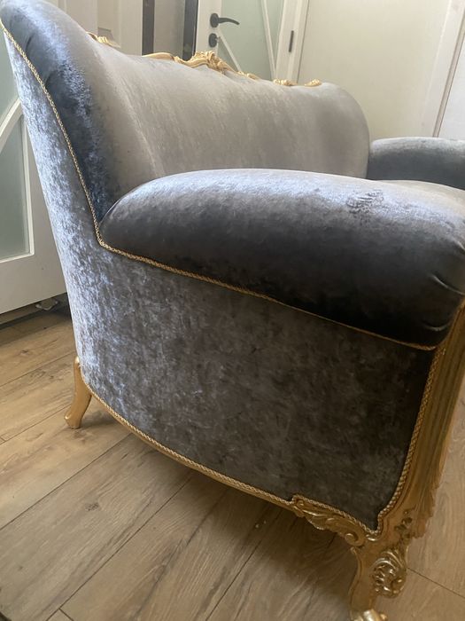 Страхотен Италиански диван