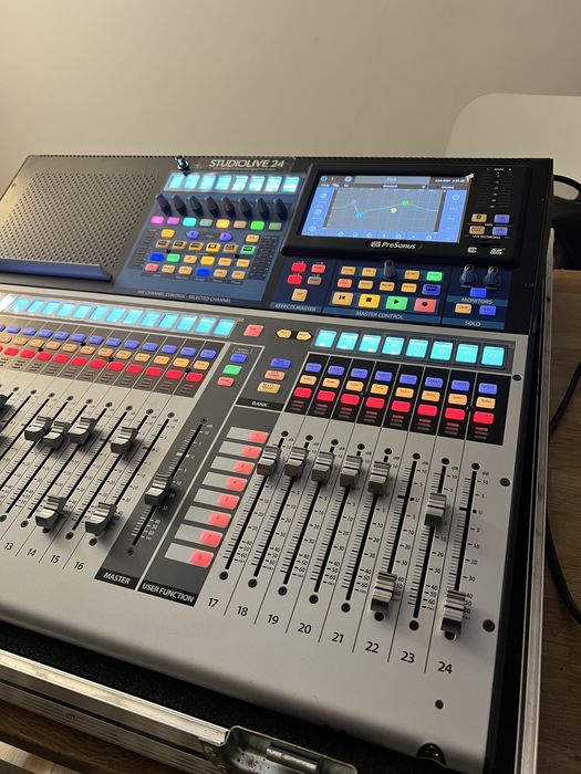 Închiriez sistem audio pentru evenimente (mixer digital)