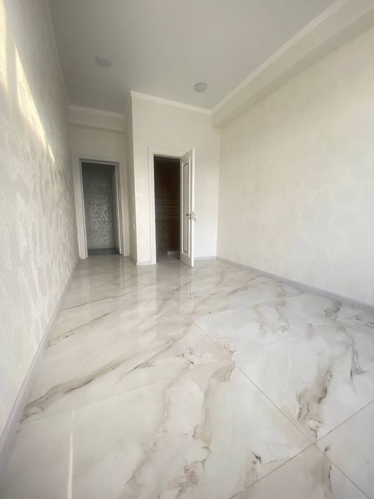 Чиланзар.  в доль дороги.