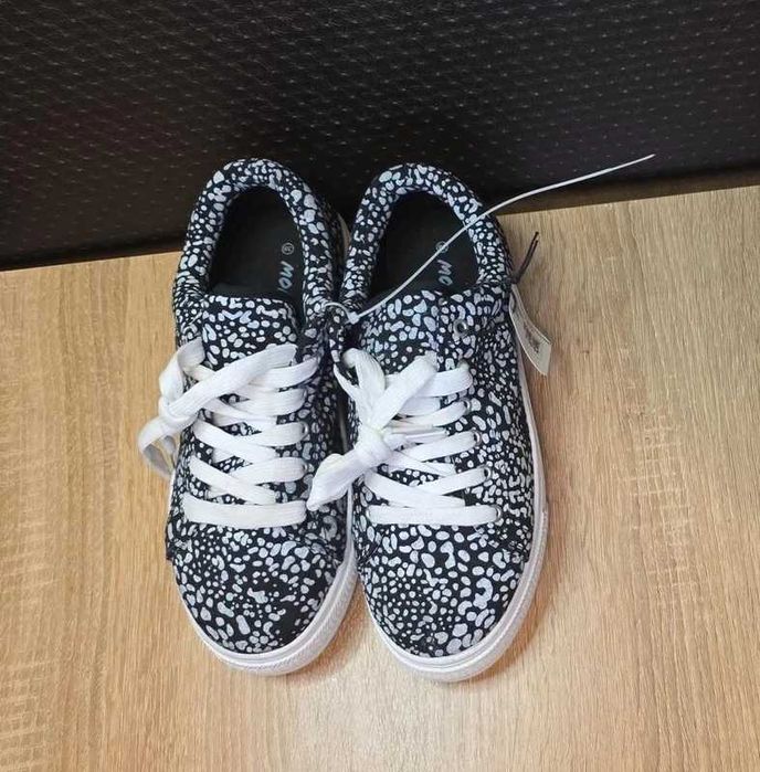 Tenesi cu talpa groasa, Moa